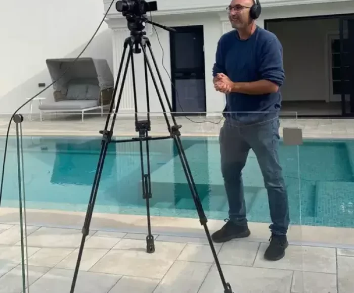 יוסי-עם חצובה ומצלמה